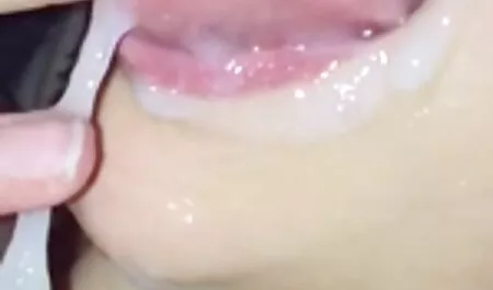 Fue al baño y se convirtió en videos de maridos cornudos miembro de su novio