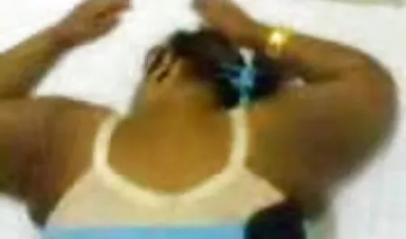 La gente rica encuentra a un hombre lleno de pasión videos trios cornudos en un apartamento