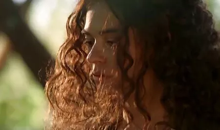 Una cosa cornudo real xxx bronceada de pie felizmente erguida en el emparejamiento