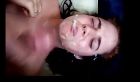 La chica con un pedo puede jugo hombres en xxxcornudos su boca