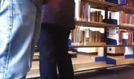 Chica rusa con culo fresco cumple un cornudo cojiendo caballo masculino