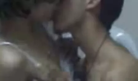 La pareja invita a videos cornudos x una chica blanca a un gangbang