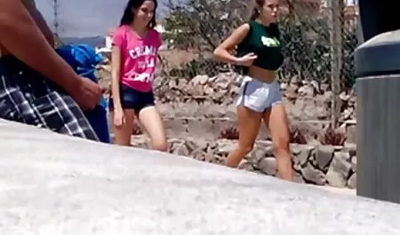 El hombre tenía una chica que Grandes videos trios cornudos Tetas en su coche que cómodamente