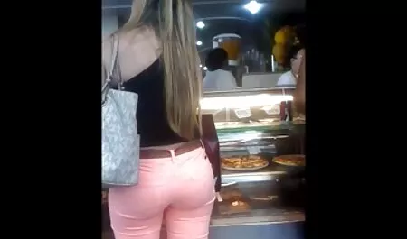 Tres hombres guapos para satisfacer pornocornudos las necesidades de una rubia
