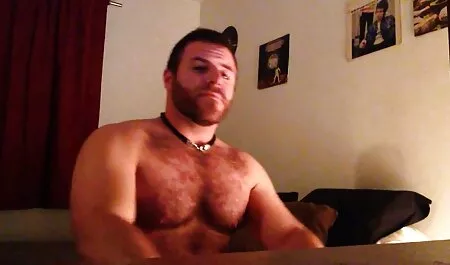 Guapo, con un segundo toro cornudos tube joven en la boca y anal