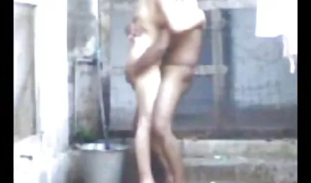 Joven atleta trios cornudos xxx tiene sexo con el estudiante