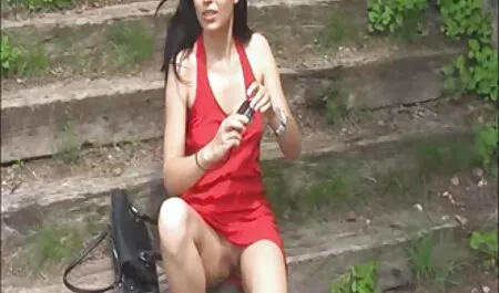 Joven sexo videos cornudos estudiante está listo para el apareamiento