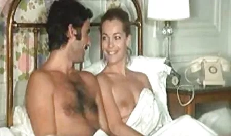 El héroe rasgado anal xxxx cornudo follada por tres jóvenes prostitutas