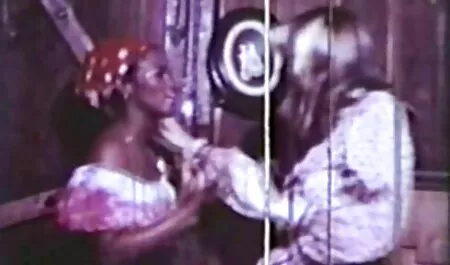 Un video casero de cornudo hombre graba milf con perras Flacas delante de una cámara