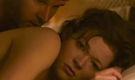 Los hombres videos de sexo cornudos elogian a la chica rusa con fuerza
