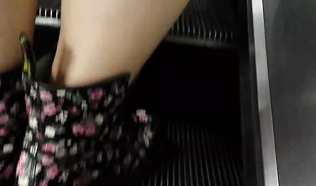 Mamá atractivo un joven cornudos fakings chica con hijo