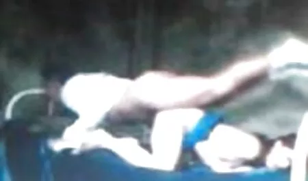 Ella alcanzó a través de un baño masculino xxx cornudos consentidos